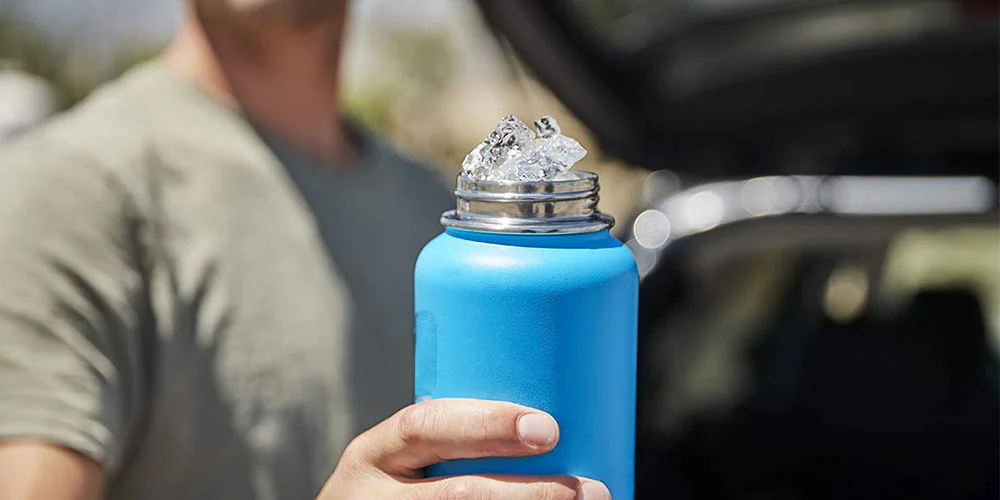 Ist es gut, aus einer Flasche aus Edelstahl zu trinken?